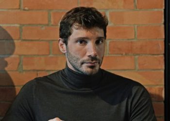 Stefano De Martino tra le braccia dell'ex fidanzata (Foto Instagram)