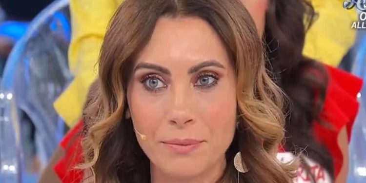 perché agnese de pasquale è assente a uomini e donne