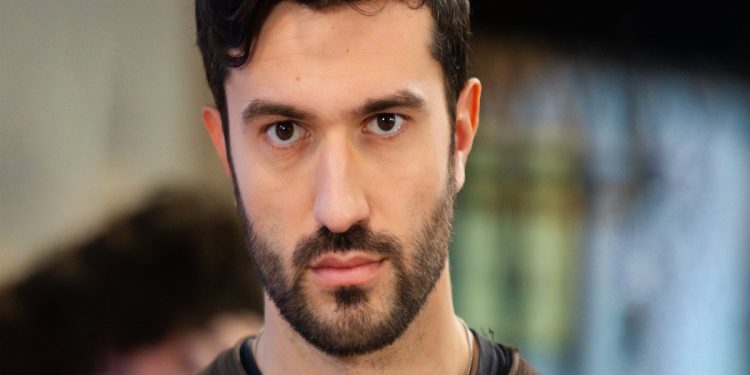 Anticipazioni Un posto al sole: Damiano bacia Rosa