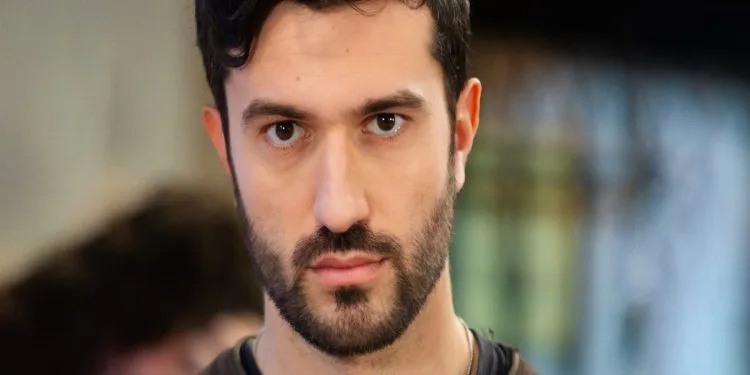 Anticipazioni Un posto al sole: Damiano bacia Rosa