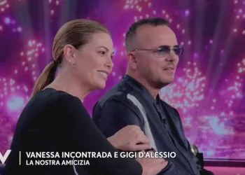 Gigi D'Alessio e Vanessa Incontrada (Foto: screen Mediaset Infinity)