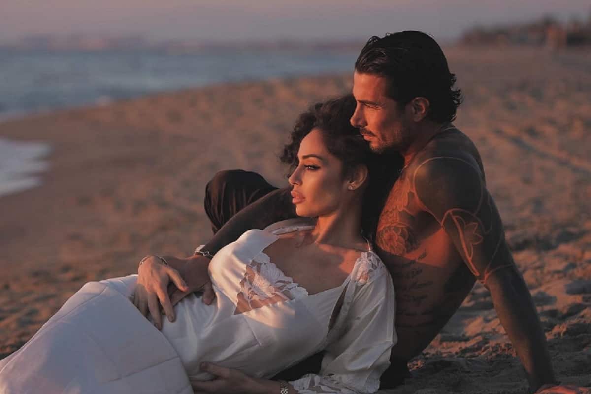 raffaella fico, foto con il pancino e armando izzo