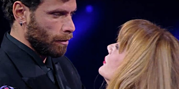 Domenico D'Alterio e Valentina sono tornati insieme? (Screen Mediaset Infinity)