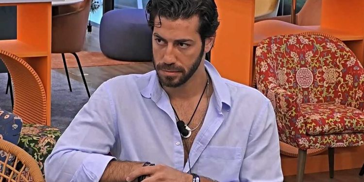 Grande Fratello 2025, Omer Elomari sente la mancanza di Rasha (Screen Mediaset Infinity)
