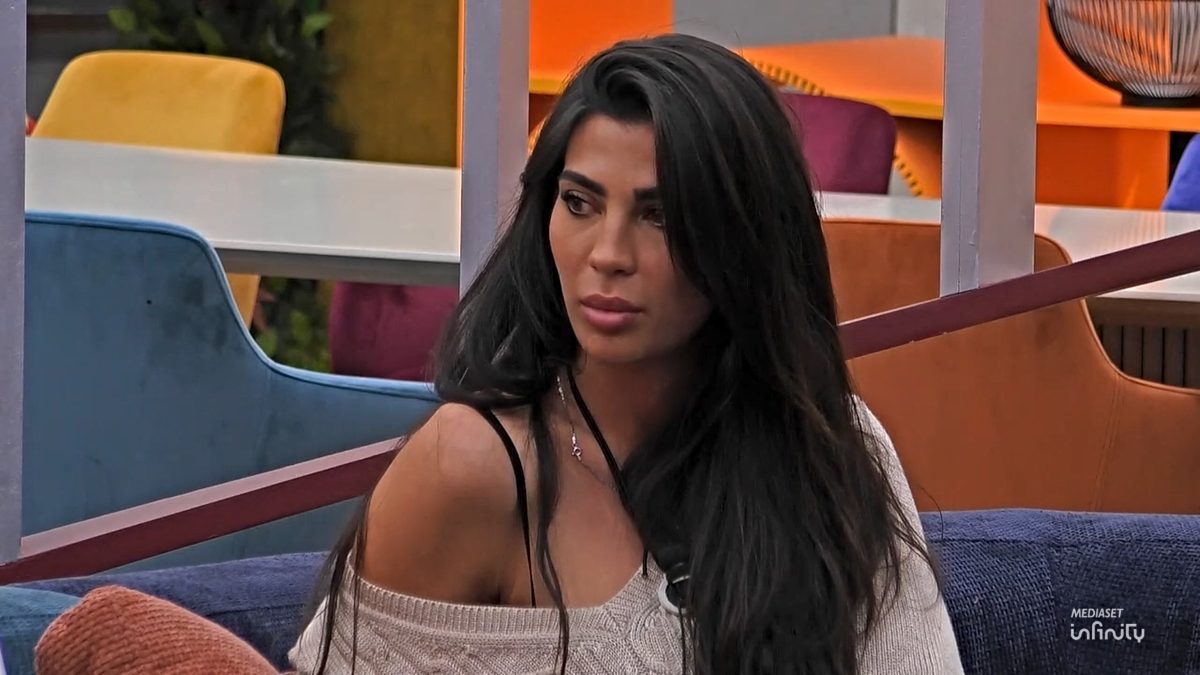 Rasha a cuore aperto con Simone al Grande Fratello (Screen Mediaset Infinity)