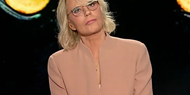Maria De Filippi parla di Maurizio Costanzo e non trattiene le lacrime (Screen Raiplay)