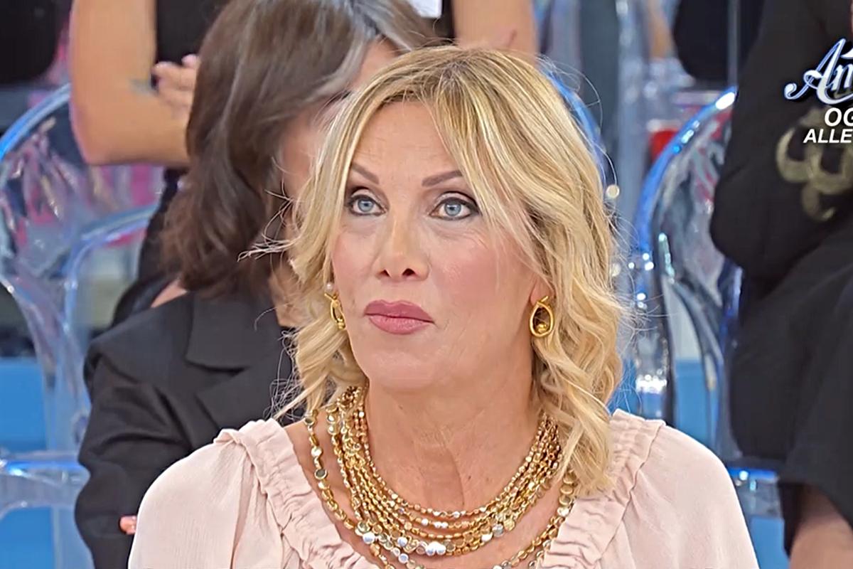 Tina Cipollari durissima con una dama a Uomini e Donne (Screen Witty Tv)