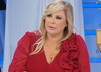 Uomini e Donne, Tina Cipollari durissima con una dama (Screen Witty Tv)