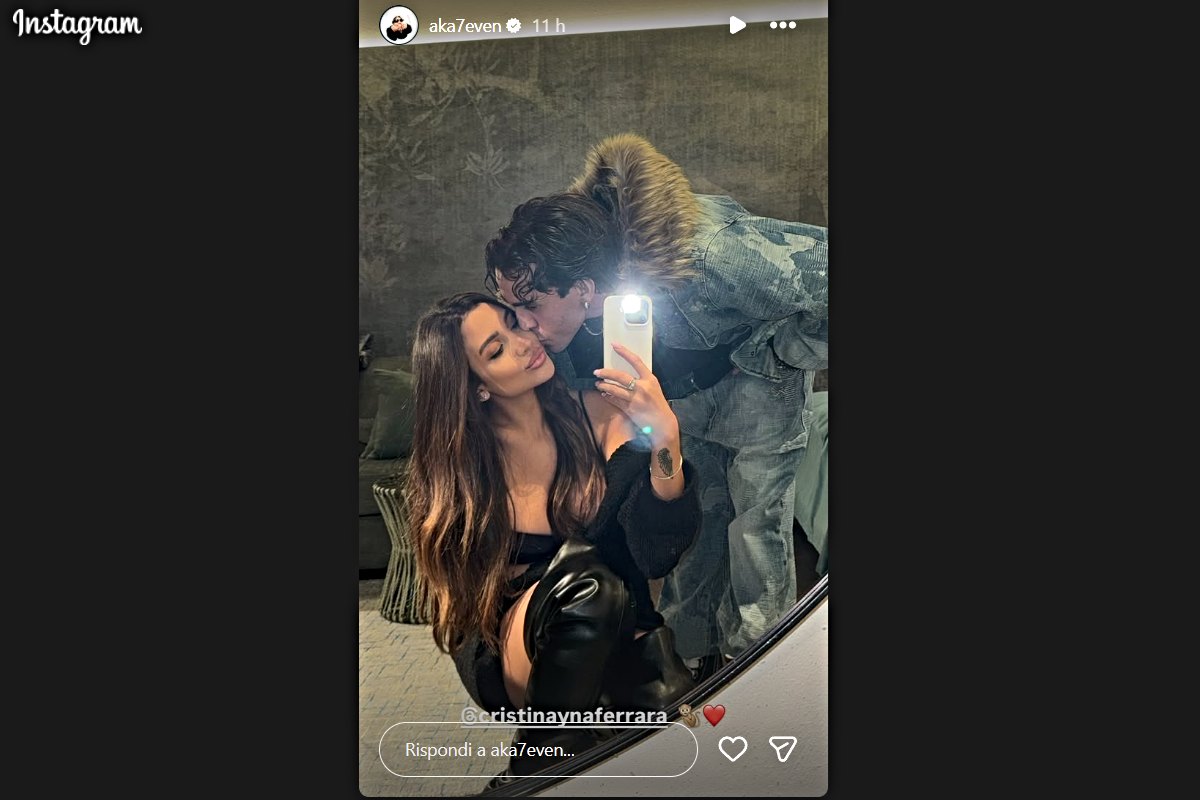 Prima foto di coppia di Aka7Even e Cristina Ferrara (Screen Ig stories)