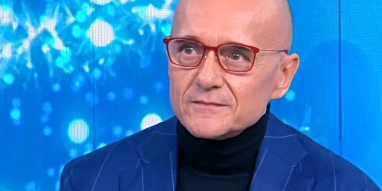 Alfonso Signorini dopo le gravi accuse resta in silenzio (Screen Mediaset Infinity)