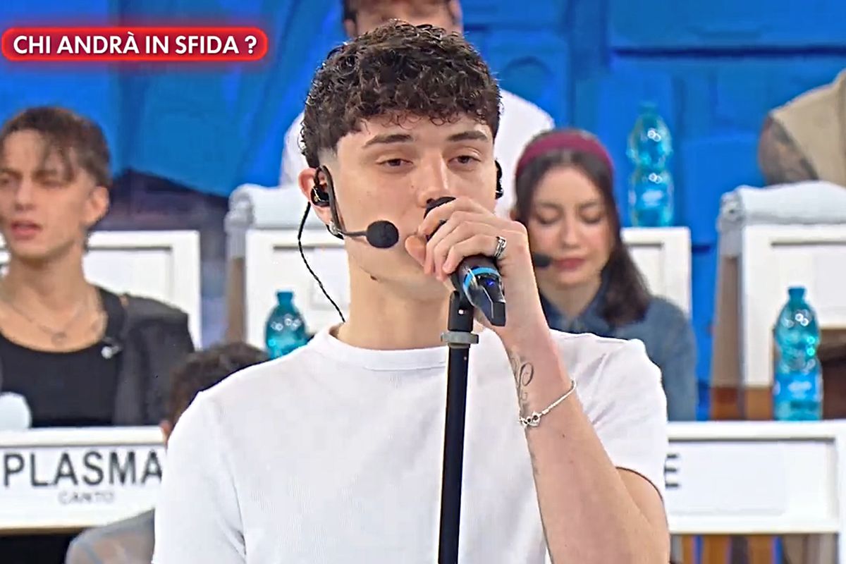 Amici 25, dure critiche per Riccardo Stimolo per la sua esibizione (Screen Witty TV)