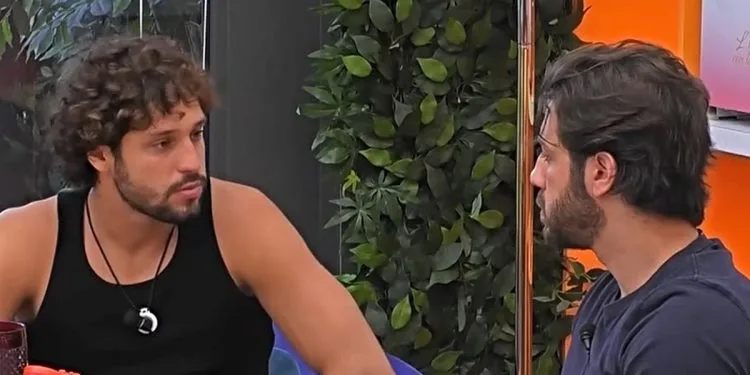 Amicizia al capolinea tra Mattia Scudieri e Omer Elomari (Screen Mediaset Infinity)