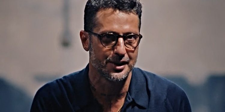 Fabrizio Corona ha usato Belen Rodriguez (Screen Netflix)