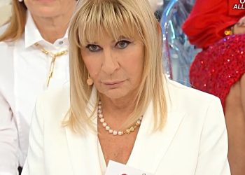 Roberto fa una dedica a Gemma, lei non cambia idea (Screen Witty Tv)