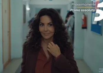 Sabrina Ferilli in "A testa alta" (Foto: screen Mediaset Infinity)