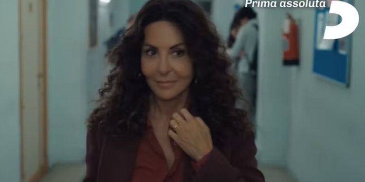 Sabrina Ferilli in "A testa alta" (Foto: screen Mediaset Infinity)