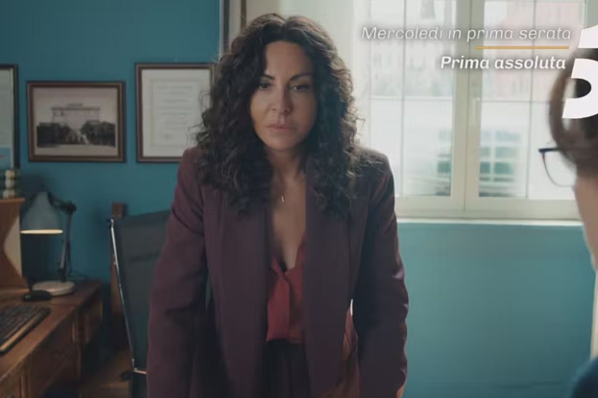 Sabrina Ferilli in "A testa alta" (Foto: screen Mediaset Infinity)