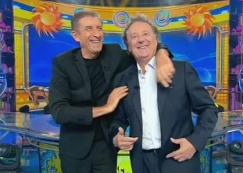 Ezio Greggio ed Enzo Iacchetti a Striscia la Notizia (Foto: screen Mediaset Infinity)
