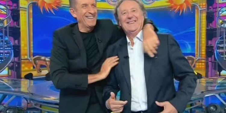 Ezio Greggio ed Enzo Iacchetti a Striscia la Notizia (Foto: screen Mediaset Infinity)