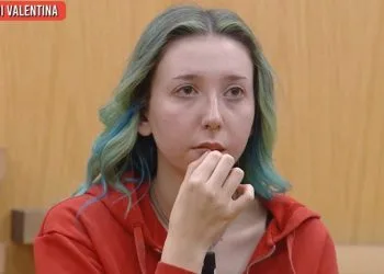 la decisione di valentina pesaresi ad amici 25