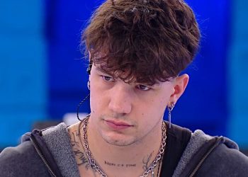 Opi in lacrime ad Amici 25 (Screen Witty Tv)