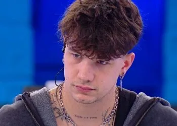 Opi in lacrime ad Amici 25 (Screen Witty Tv)