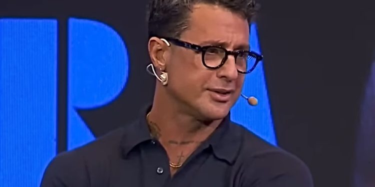 Fabrizio Corona racconta l'autocensura per una persona cara (Screen Youtube)