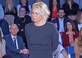 Maria De Filippi imbarazzata a C'è Posta per Te, rivelazione su Maurizio Costanzo (Screen Witty tv)