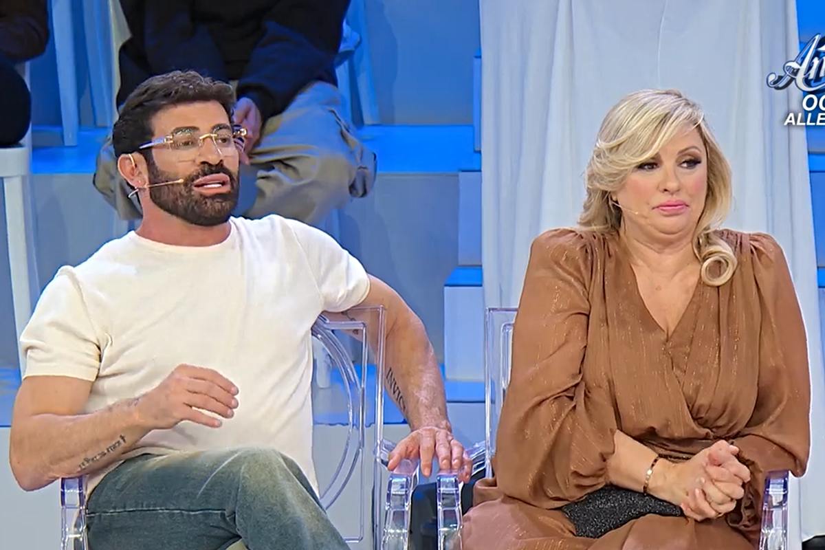 Gianni e Tina attaccano Mario e Cinzia a Uomini e Donne (Screen Witty Tv)