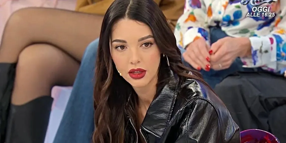 Uomini e Donne, scatta il bacio tra Sara Guadenzi e Alessio (Screen Witty Tv)