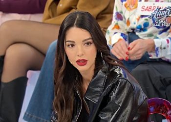 Uomini e Donne, scatta il bacio tra Sara Guadenzi e Alessio (Screen Witty Tv)