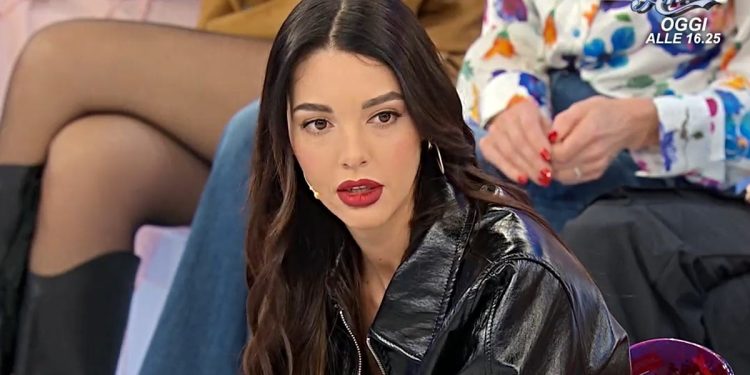 Uomini e Donne, scatta il bacio tra Sara Guadenzi e Alessio (Screen Witty Tv)