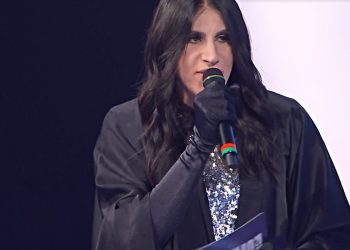 Vincenzo De Lucia a Sanremo 2026, palco non pensato per comicità (Screen Raiplay)