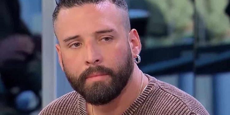 maria de filippi smaschera gabriele di uomini e donne