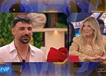 Grande Fratello Vip, velenosa frecciatina di Selvaggia Lucarelli per Raimondo Todaro (Screen Mediaset Infinity)