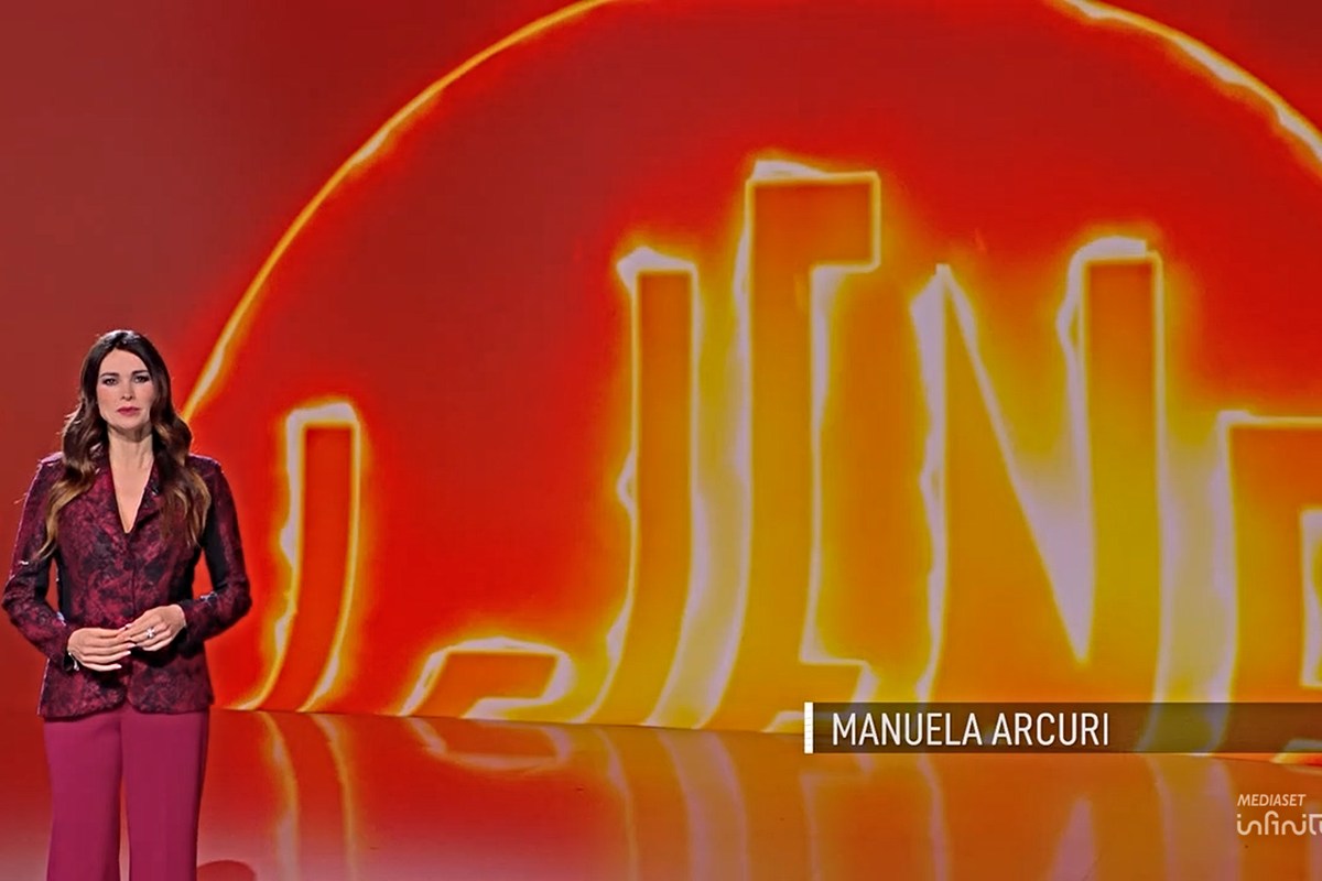 Manuela Arcuri parla del tradimento dell'amica (Screen Mediaset Infinity)