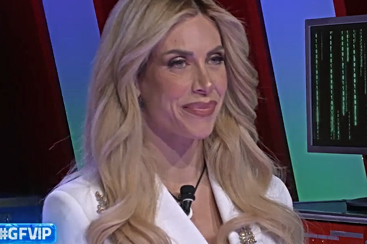 Elena Morali contro Paola Caruso, scenate al grande Fratello Vip (Screen Mediaset Infinity)