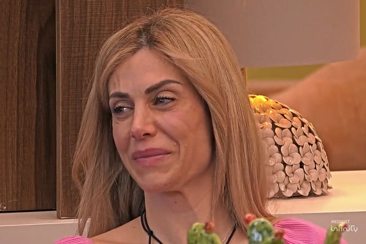 Paola Caruso in lacrime, al Grande Fratello Vip per il figlio (Screen Mediaset Infinity)
