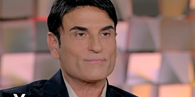 Sal Da Vinci ricorda il padre in lacrime (Screen Mediaset infinity)