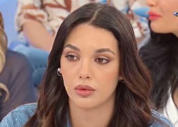 Uomini e Donne, Tina attacca Sara Guadenzi, Matteo e Simone commentano la scelta (Screen Witty Tv)