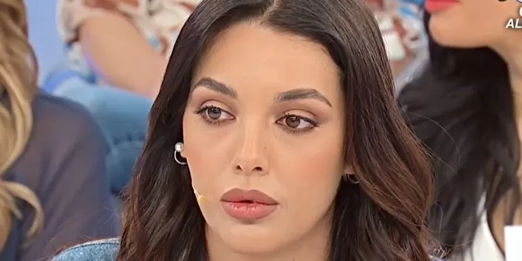 Uomini e Donne, Tina attacca Sara Guadenzi, Matteo e Simone commentano la scelta (Screen Witty Tv)