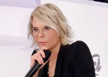 Amici 25, Maria De Filippi scatena il panico con uno scherzo