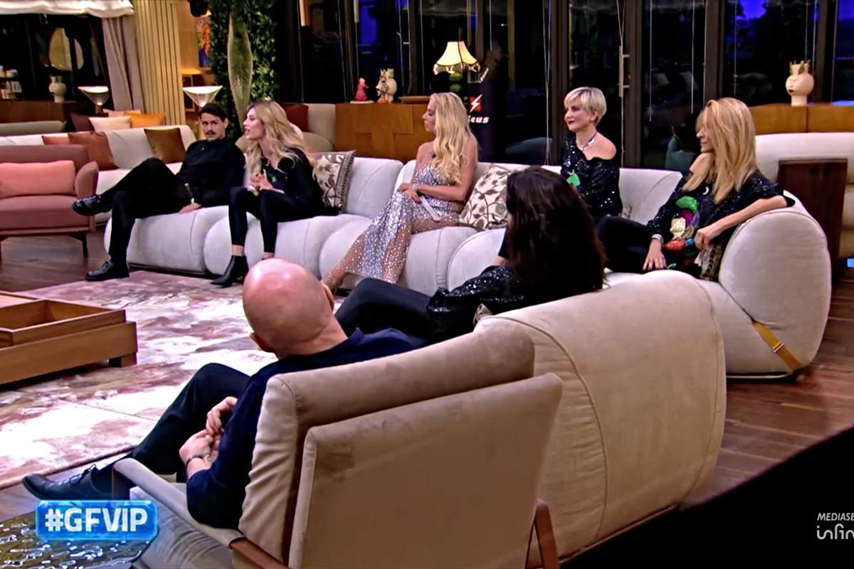 GF Vip, Adriana Volpe contro Paola Caruso (Screen Mediaset Infinity)