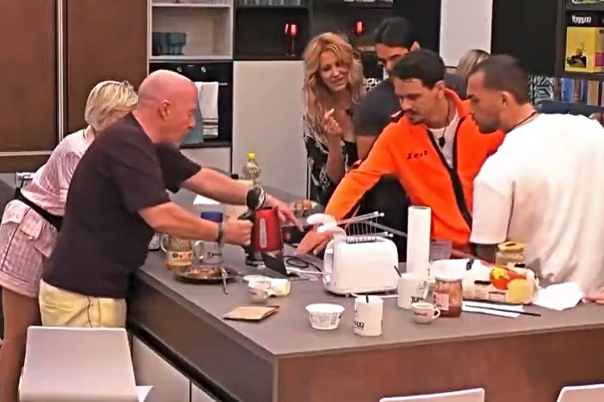 Grande Fratello Vip , Adriana Volpe rischia di far esplodere un incendio (Screen Mediaset Infinity)