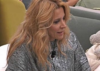 Adriana Volpe rischia di far esplodere un incendio al Grande Fratello Vip (Screen Mediaset Infinity)