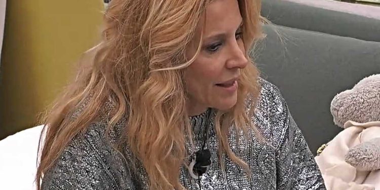 Adriana Volpe rischia di far esplodere un incendio al Grande Fratello Vip (Screen Mediaset Infinity)