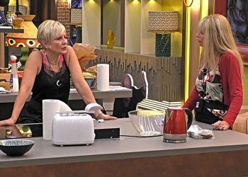 GF Vip, Alessandra mette in guardia Antonella dai maschi della casa (Screen Mediaset Infinity)