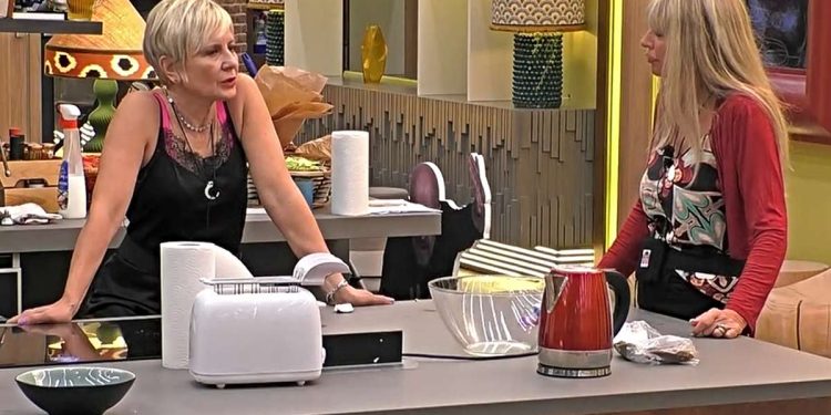 GF Vip, Alessandra mette in guardia Antonella dai maschi della casa (Screen Mediaset Infinity)