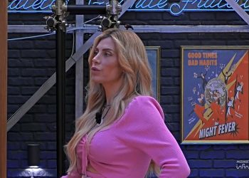 GF Vip, nel monolocale Paola Caruso analizza gli altri gieffini (Screen Mediaset Infinity)