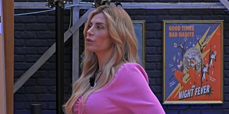 GF Vip, nel monolocale Paola Caruso analizza gli altri gieffini (Screen Mediaset Infinity)